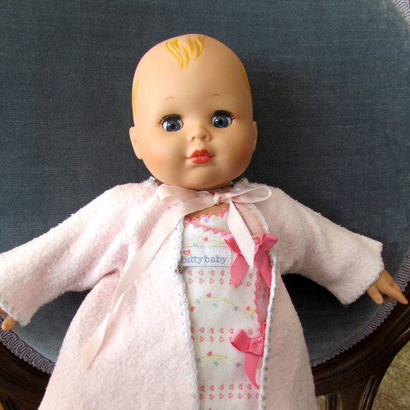 16" BABY DOLL MADAME ALEXANDER 2006 w WARDROBE; SEE ALL THAT'S INCLUDED! EUC - Picture 3 of 13